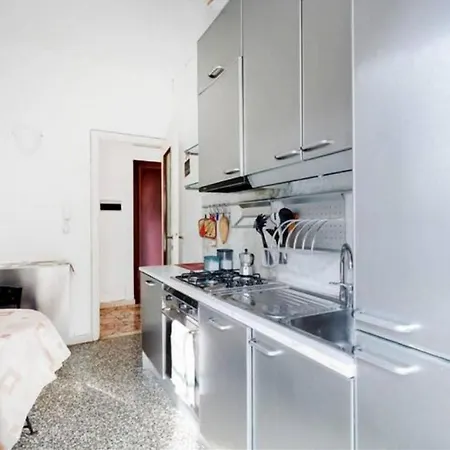 Apartment Porta Romana Comfortable Flat Con Balcone